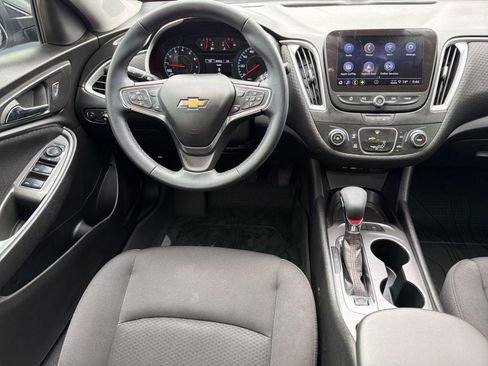 Used 2025 Chevrolet Malibu RS FWD image 27