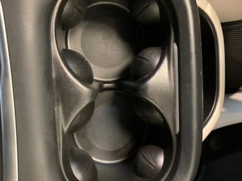 Used 2022 Chrysler Pacifica Touring-L w/ Uconnect Theater Family Group image 39