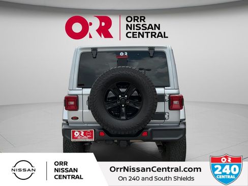 Used 2022 Jeep Wrangler Unlimited Sahara AWD/4WD image 6