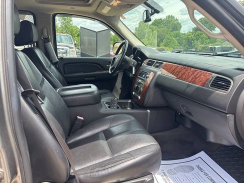 Used 2007 Chevrolet Suburban LT w/ LT Preferred Equipment Group AWD/4WD image 18