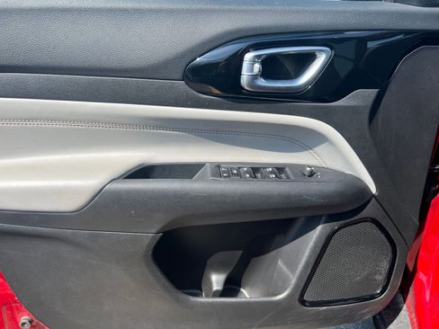 Used 2025 Jeep Compass Limited image 18