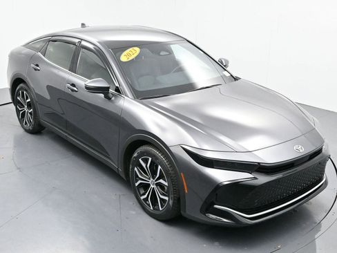 Used 2023 Toyota Crown Limited image 42