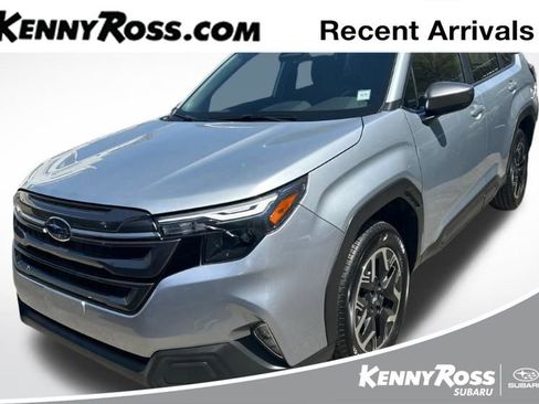 Used 2025 Subaru Forester Premium AWD/4WD image 1