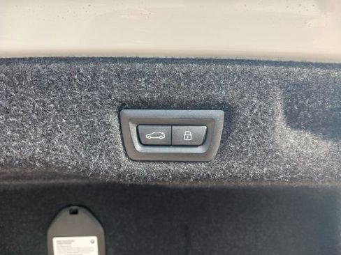 New 2024 BMW i5 eDrive40i w/ Convenience Package image 10