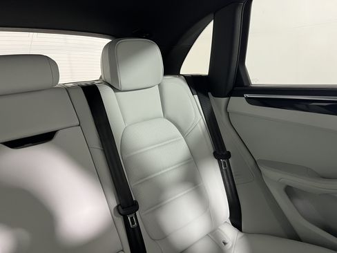 Certified 2023 Porsche Macan Turbo AWD/4WD image 17