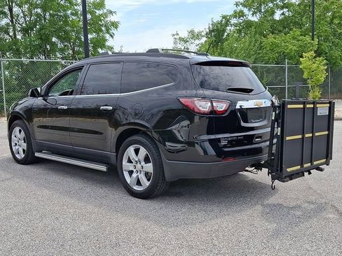 Used 2017 Chevrolet Traverse LT w/ Style and Technology Package AWD/4WD image 4