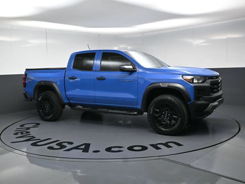 Used 2025 Chevrolet Colorado Trail Boss AWD/4WD image 2