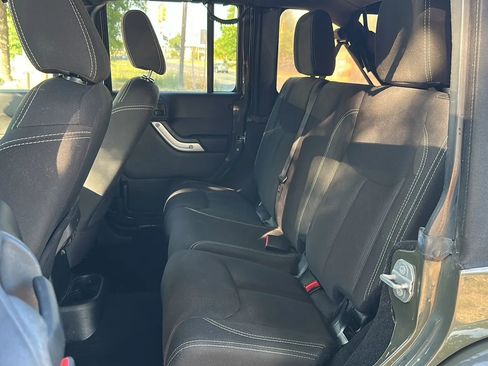 Used 2015 Jeep Wrangler Unlimited Sahara AWD/4WD image 16