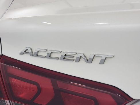 Used 2022 Hyundai Accent SE FWD image 10
