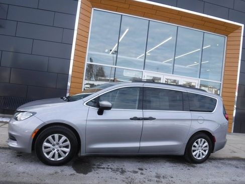 Certified 2020 Chrysler Voyager L image 2
