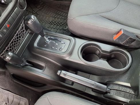 Used 2017 Jeep Wrangler Unlimited Sport image 11