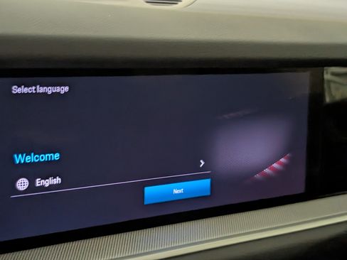 Certified 2025 Porsche Cayenne AWD/4WD image 34