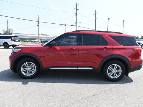Used 2022 Ford Explorer XLT w/ Equipment Group 202A RWD image 6