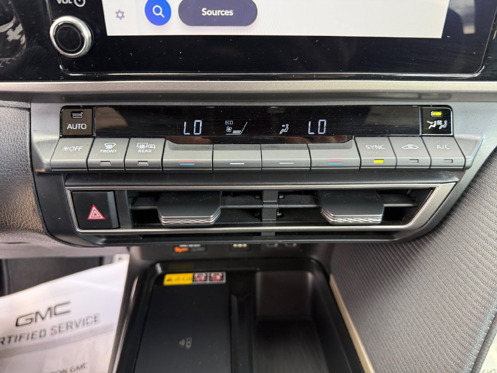 Used 2026 Toyota Camry SE FWD image 27