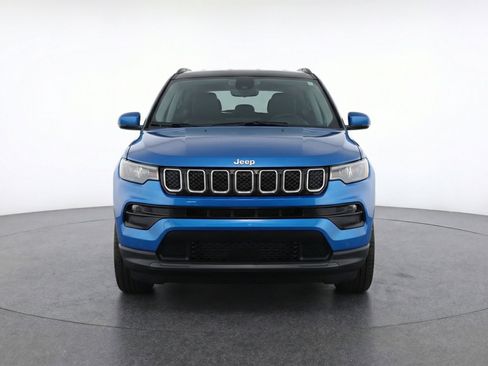 Used 2025 Jeep Compass Limited AWD/4WD image 2