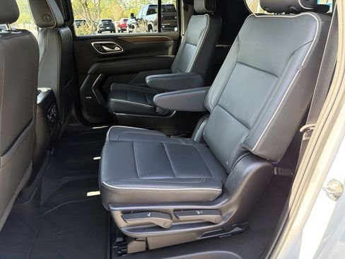 Used 2024 Chevrolet Suburban Premier image 20