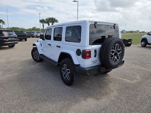 New 2026 Jeep Wrangler Unlimited Sahara AWD/4WD image 5