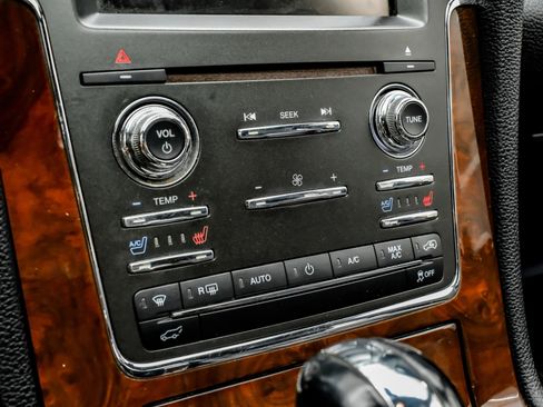 Used 2015 Lincoln Navigator 2WD image 28