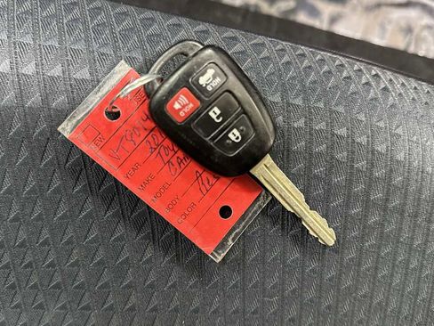 Used 2014 Toyota Camry SE image 30