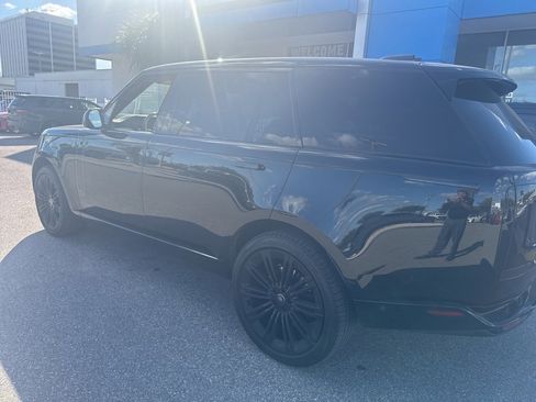Used 2024 Land Rover Range Rover Long Wheelbase SE image 4