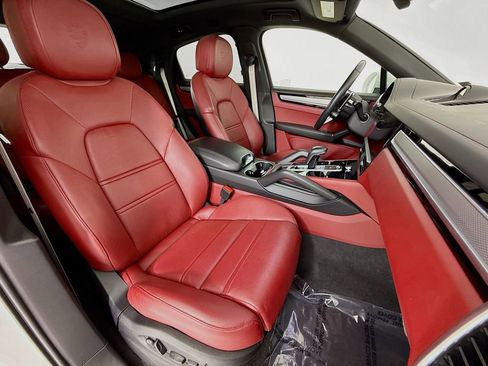 Used 2023 Porsche Cayenne Platinum Edition w/ Premium Package Plus (PIA) AWD/4WD image 30
