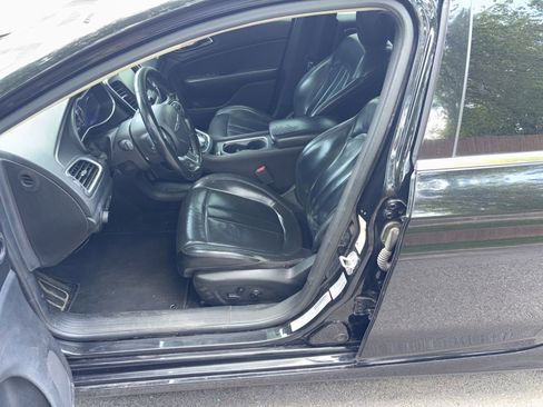 Used 2017 Chrysler 200 Limited Platinum FWD image 9