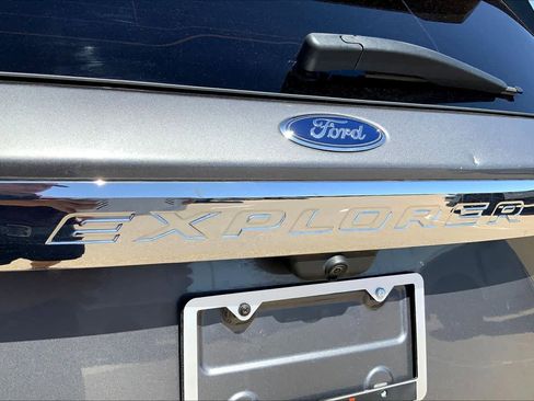 Used 2022 Ford Explorer XLT RWD image 33