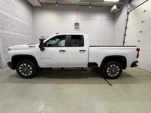 Used 2025 Chevrolet Silverado 2500 Custom w/ Custom Convenience Package image 8