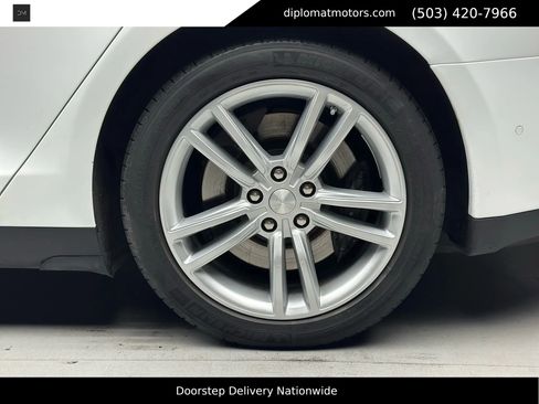Used 2015 Tesla Model S 85D image 37