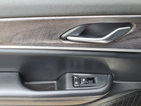 Certified 2023 Jeep Grand Cherokee L Limited w/ Black Appearance Package image 15