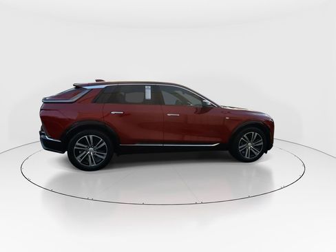 Used 2024 Cadillac Lyriq Luxury image 9