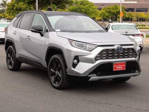 Certified 2020 Toyota RAV4 XSE w/ XSE Grade Weather Package AWD/4WD image 3