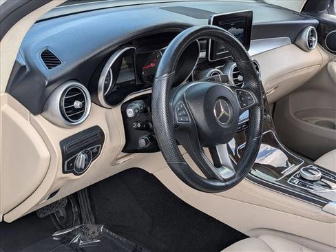 Used 2018 Mercedes-Benz GLC 300 4MATIC image 10