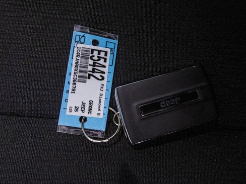 New 2025 Jeep Grand Cherokee Laredo X image 40