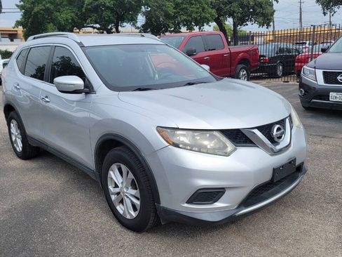 Used 2015 Nissan Rogue SV FWD image 2