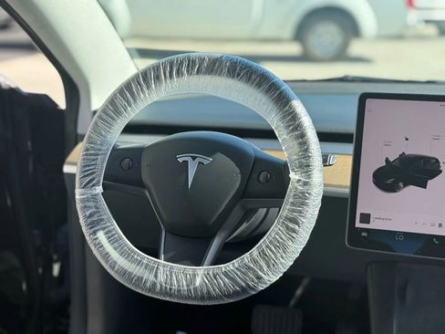 Used 2023 Tesla Model 3 Standard Range image 19