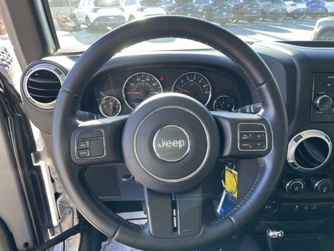 Used 2017 Jeep Wrangler Unlimited Sahara image 12