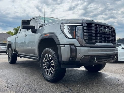 Used 2024 GMC Sierra 2500 Denali Ultimate w/ Max Trailering Package AWD/4WD image 8