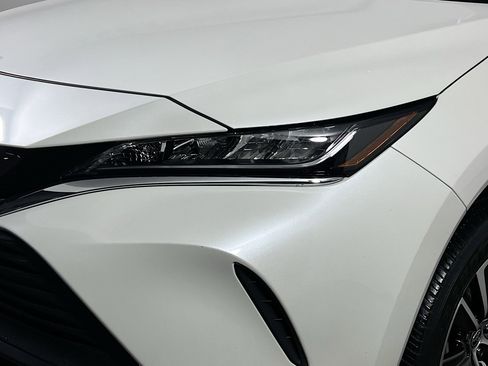 Used 2021 Toyota Venza LE w/ Carpet Mat Package (TMS) image 12