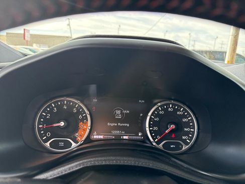 Used 2018 Jeep Renegade Trailhawk AWD/4WD image 17