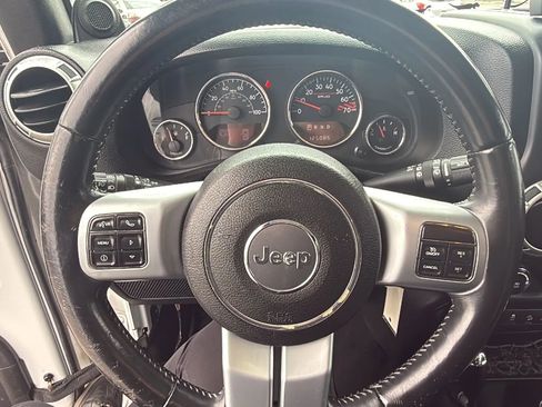 Used 2014 Jeep Wrangler Unlimited Rubicon AWD/4WD image 17