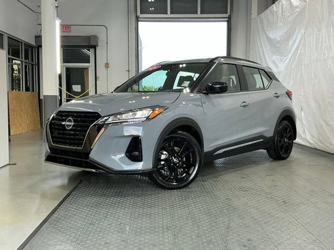 Used 2024 Nissan Kicks SR w/ SR Premium Package FWD image 2