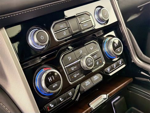 Used 2023 GMC Yukon Denali Ultimate image 15