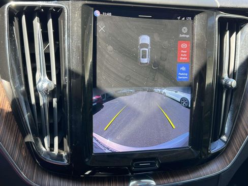 Used 2022 Volvo XC60 B5 Momentum w/ Climate Package image 20