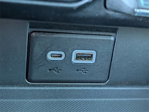 Used 2022 GMC Yukon XL SLT w/ SLT Luxury Package image 18