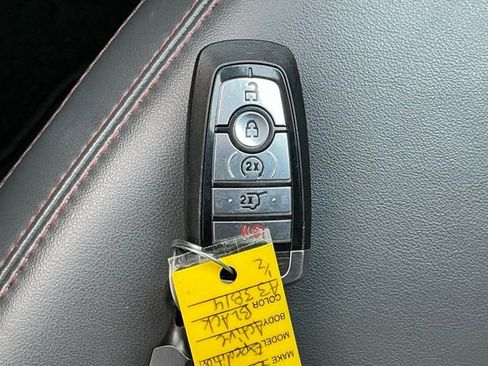 Used 2025 Ford Expedition Active AWD/4WD image 39