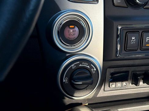 Used 2021 Nissan Titan SV w/ SV Convenience Package image 17