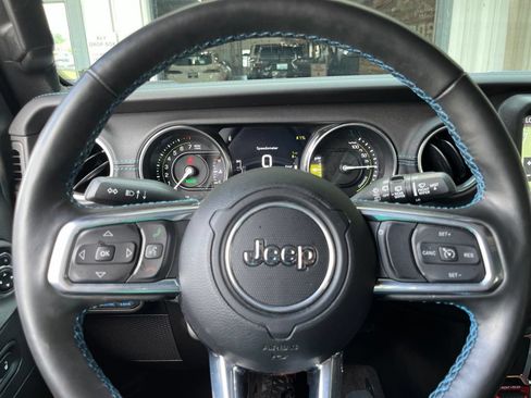 Used 2022 Jeep Wrangler Unlimited Rubicon 4xe w/ Cold Weather Group AWD/4WD image 34