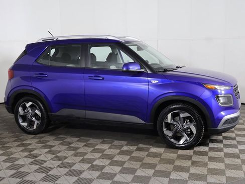 Used 2023 Hyundai Venue SEL image 11