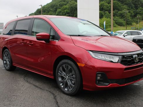 New 2026 Honda Odyssey Touring image 4